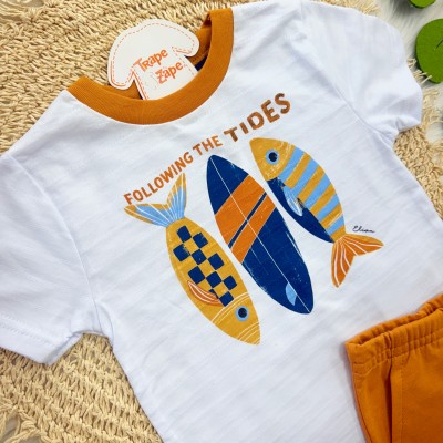 Conj. Camiseta Following the Tides e Bermuda - Mostarda e Branco